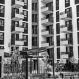 Diferența dintre a cumpăra cu credit ipotecar și cu numerar: avantaje și riscuri